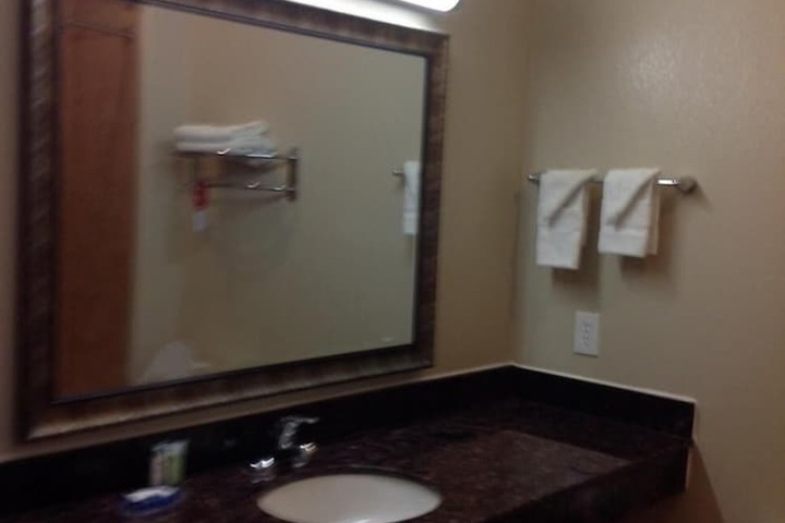 Room 32 of 40