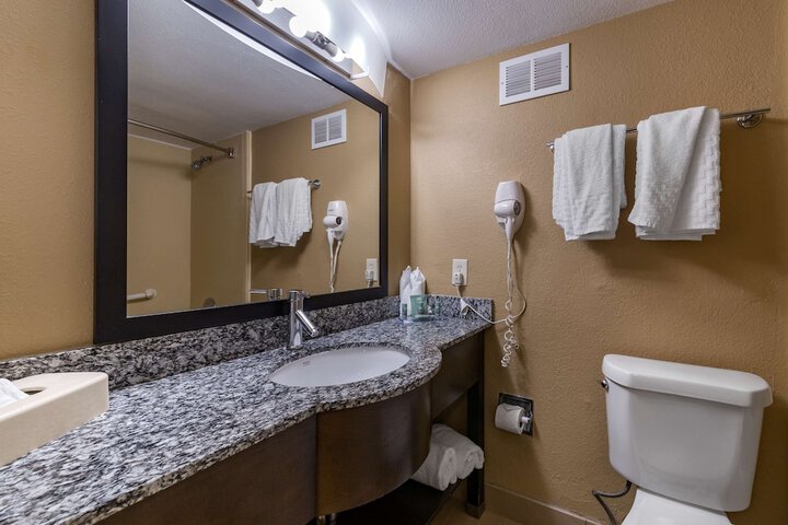 Room 32 of 37