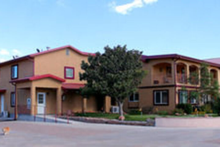 Dream Manor Inn