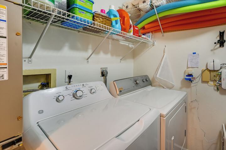 3 Mi to Beaches: Naples Condo w / Pool Access!