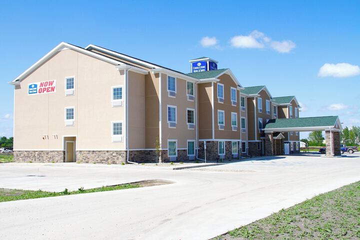 Cobblestone Hotel & Suites – Devils Lake