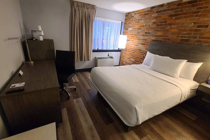 Room 33 of 53