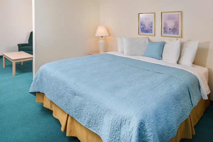 Room 12 of 30