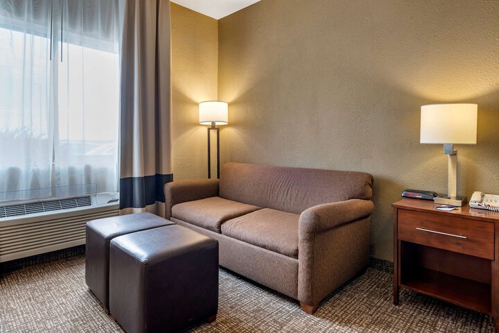 Room 16 of 28