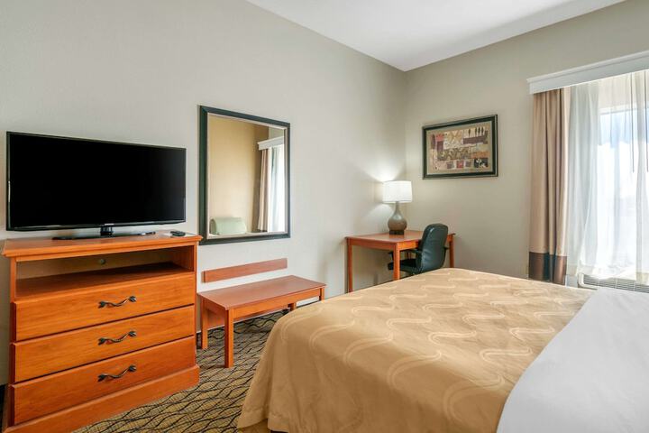 Room 6 of 30