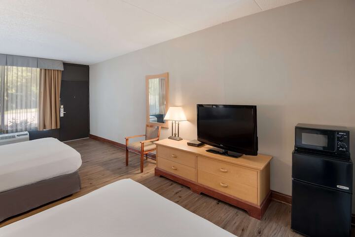 Room 33 of 43