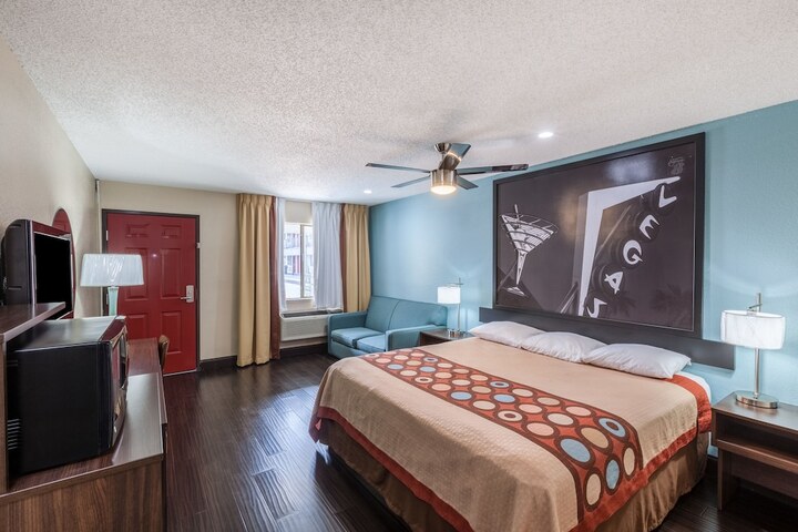 Room 18 of 22