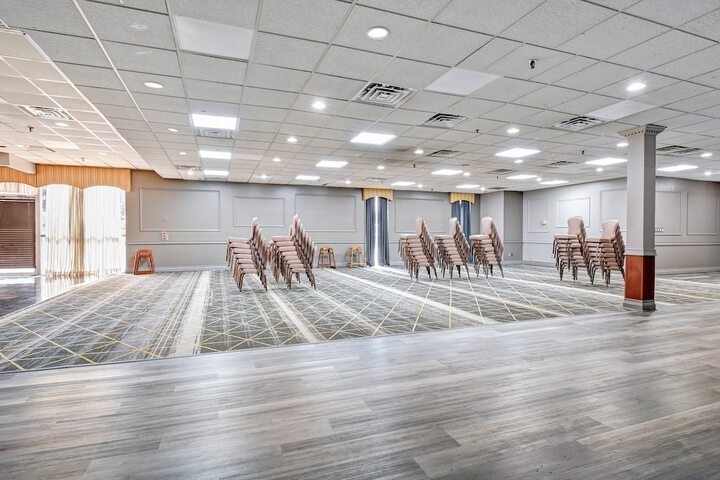 Ballroom/Hall 64 of 68