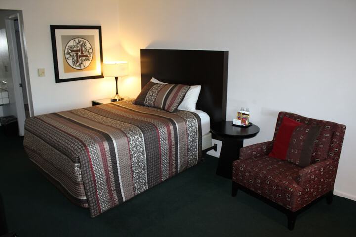 Cougar Land Motel