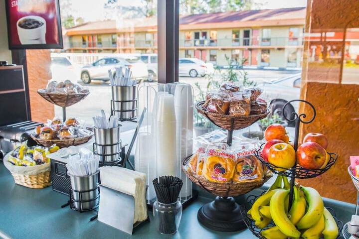 Breakfast/Coffee Service 32 of 32