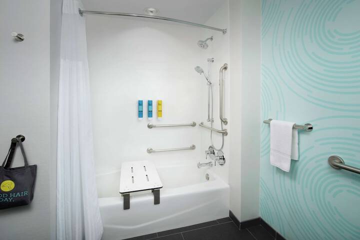 Room 20 of 33