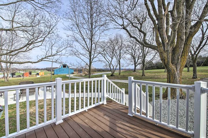 Farm-style Ste. Genevieve Retreat w / Fire Pit!