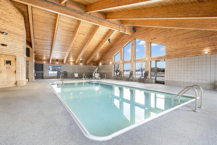 AmericInn by Wyndham Valley City - Conference Center