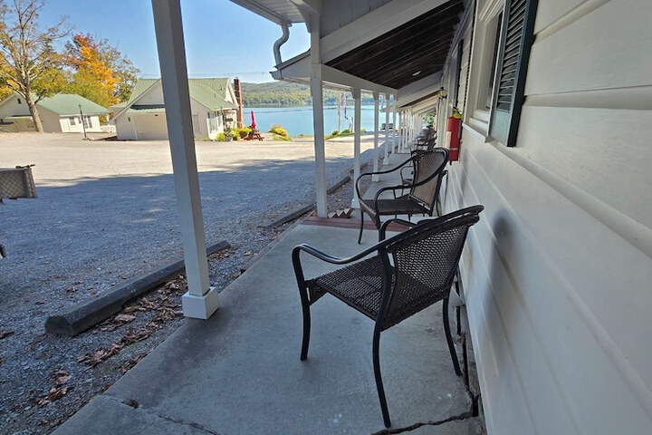Lake View Motel