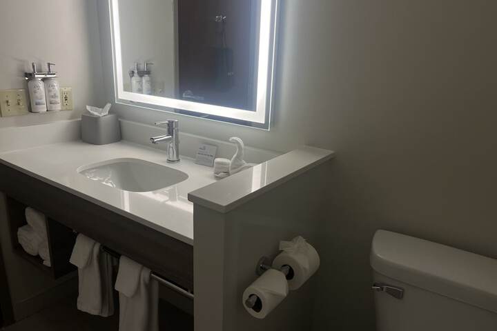 Holiday Inn Express Hotel & Suites St. Paul-Woodbury by IHG