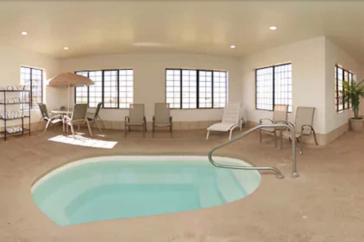 Holiday Inn Express & Suites Plainview by IHG