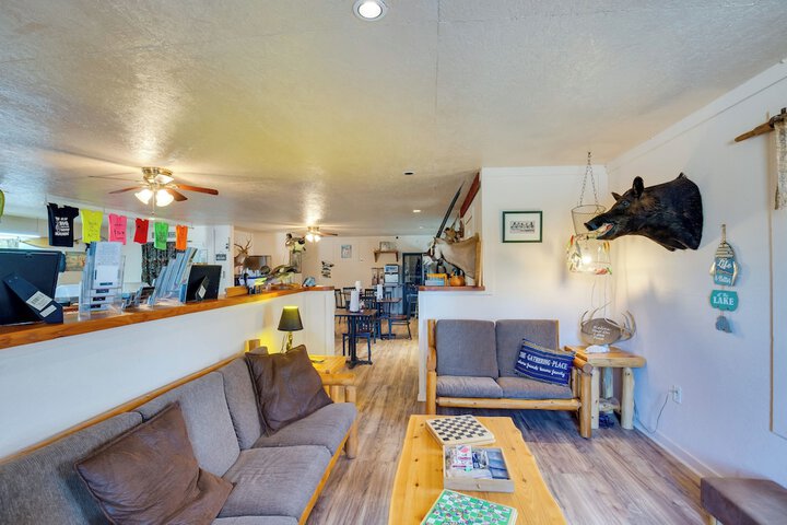 Community Pier: Cozy Kerens Cabin!