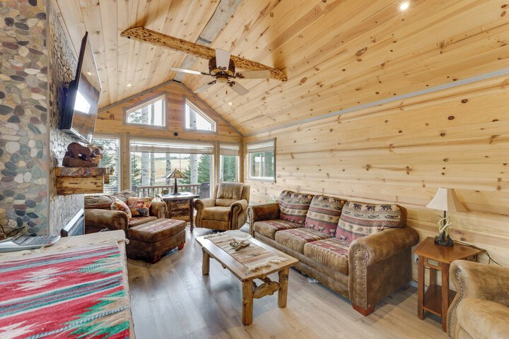 Mountain Views: Cabin in Fort Garland Near Hiking