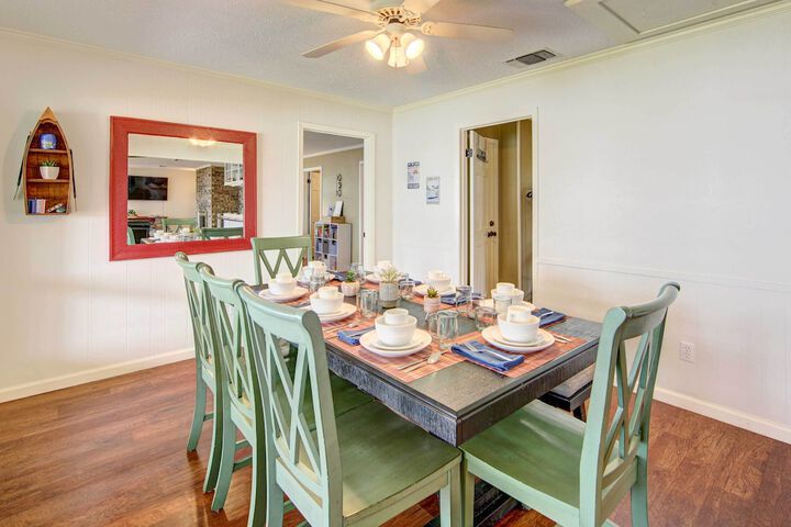 Mineola Lake House w / Dock & Fire Pit!