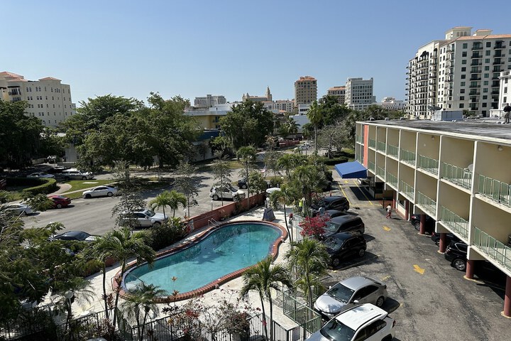 Chateaubleau Hotel