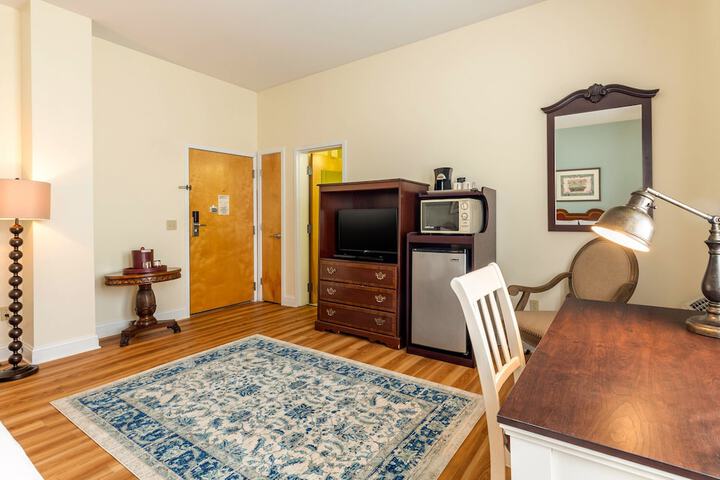 Room 33 of 42
