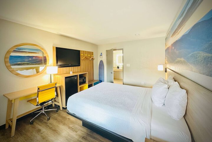 Room 27 of 34