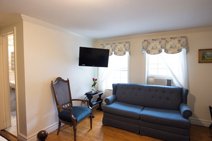Room 74 of 142