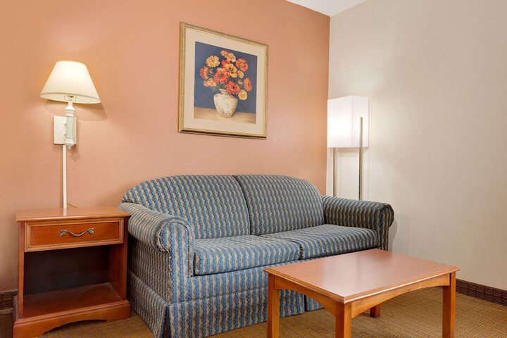 Room 9 of 26