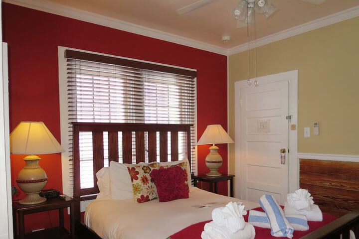 Room 32 of 47