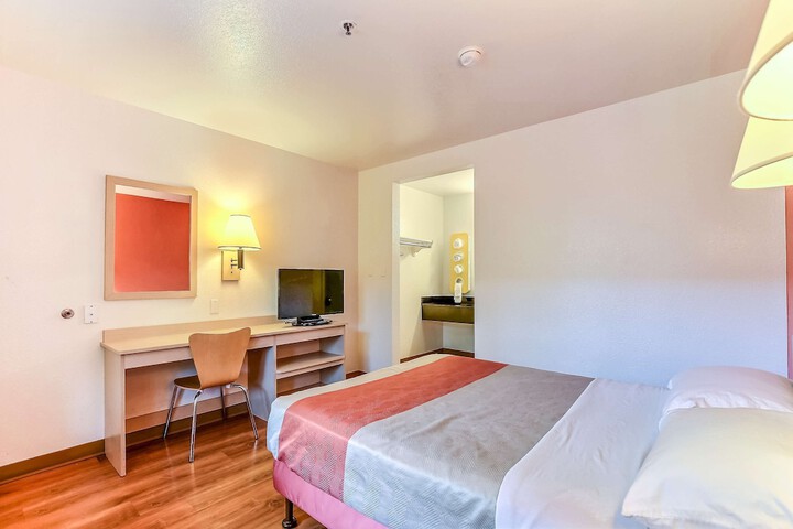 Motel 6 Pinole CA