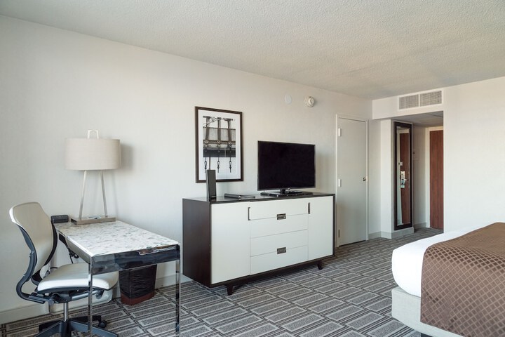 Room 27 of 74