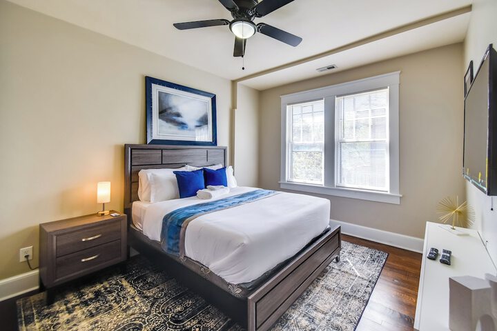 Modern Portsmouth Apartment: Walk to Norfolk Ferry