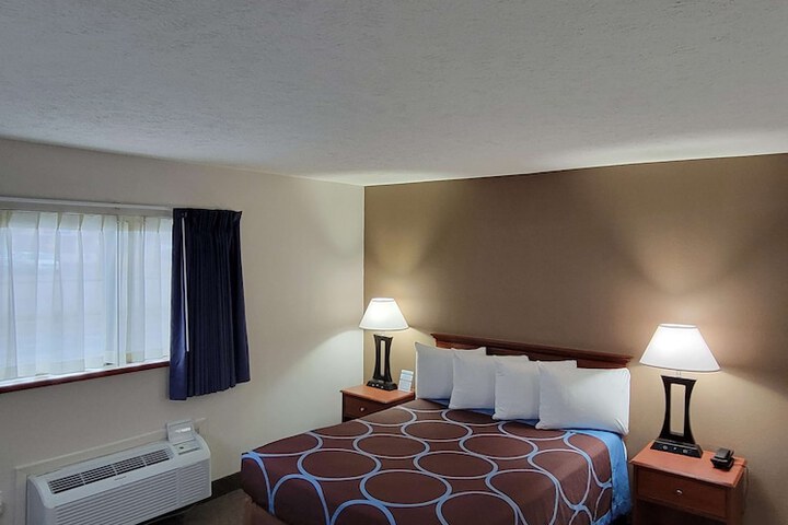 Room 32 of 42