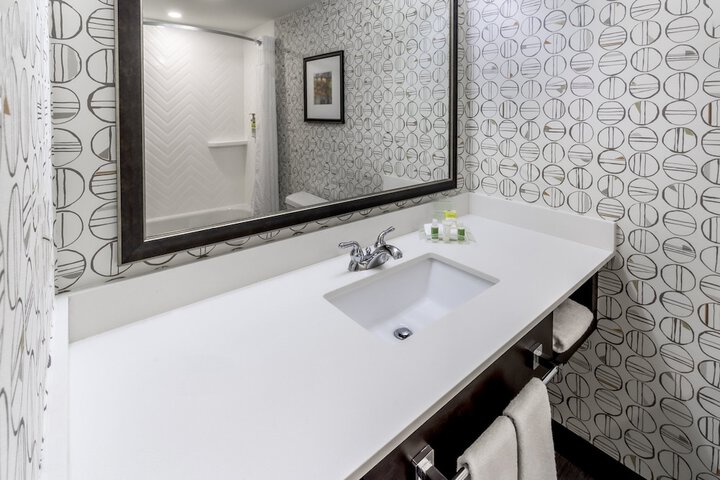 Room 28 of 35