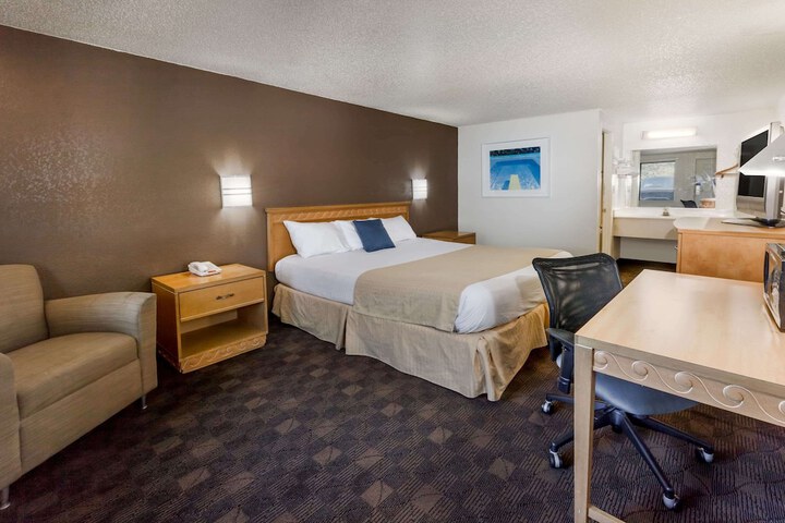Room 10 of 18