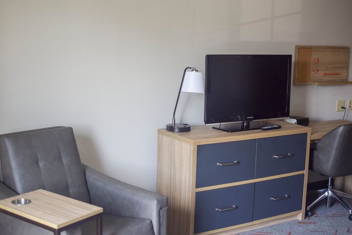 Room 62 of 83