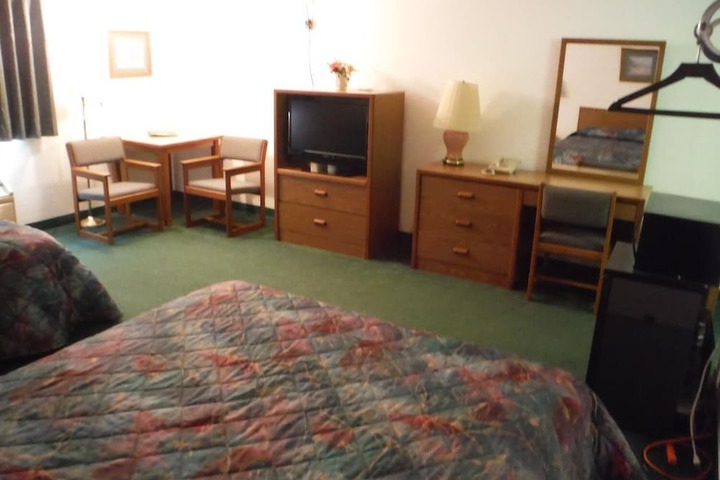 Room 8 of 12