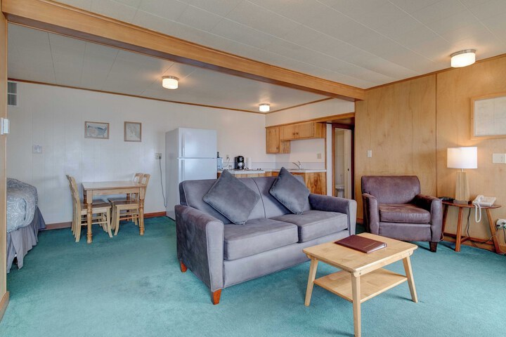 Ester Lee Oceanview Inn