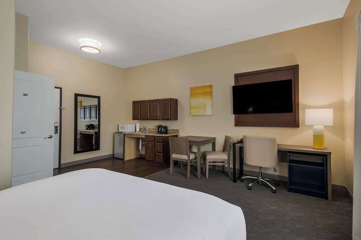 Room 30 of 43