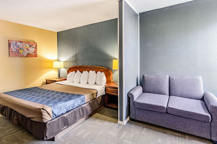 Room 13 of 33