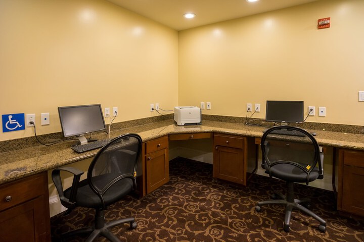 Business Center 45 of 48