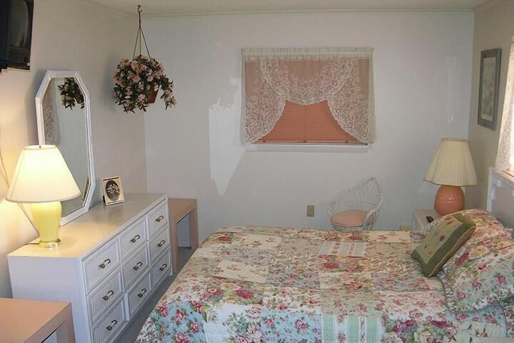 Room 6 of 9