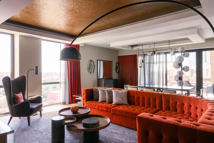 Room 32 of 85