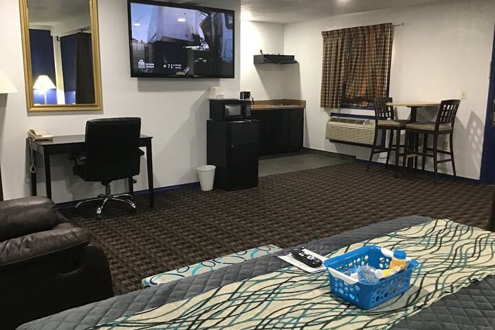 Room 32 of 47