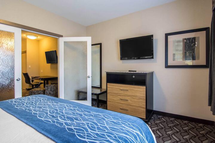 Comfort Inn & Suites