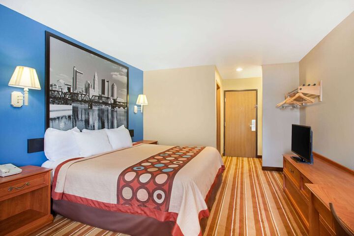 Room 10 of 14