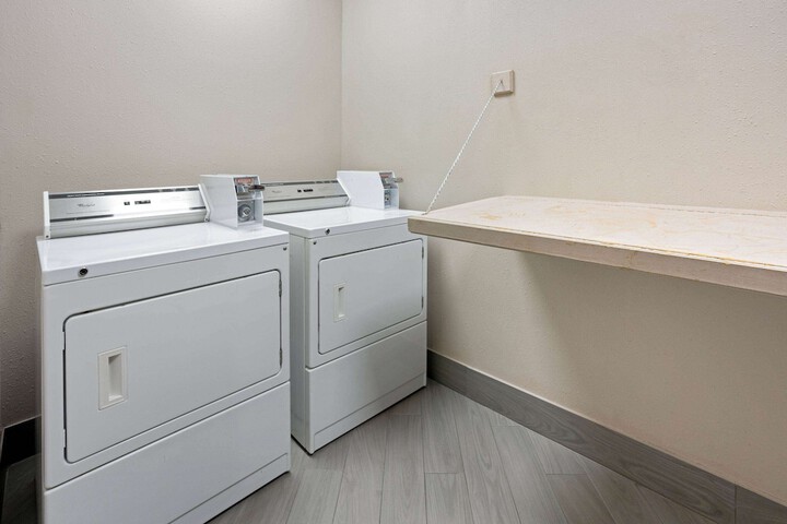La Quinta Inn & Suites by Wyndham Houston Bush Intl Airpt E