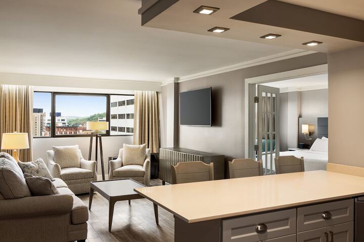 Crowne Plaza Knoxville Downtown University by IHG