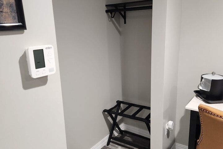 Room 9 of 12