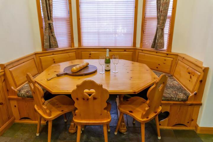 Family Vacation heated in / out Pool Tubing & Ice Skating 719 3 Bedroom Townhouse by RedAwning
